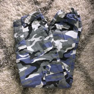 Urban Outfitters size 8 camo cargo pants